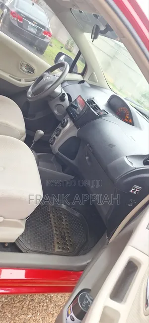 Toyota Vitz 2009 Red