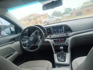 Hyundai Elantra 2018 White
