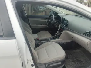 Hyundai Elantra 2018 White