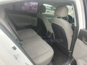 Hyundai Elantra 2018 White
