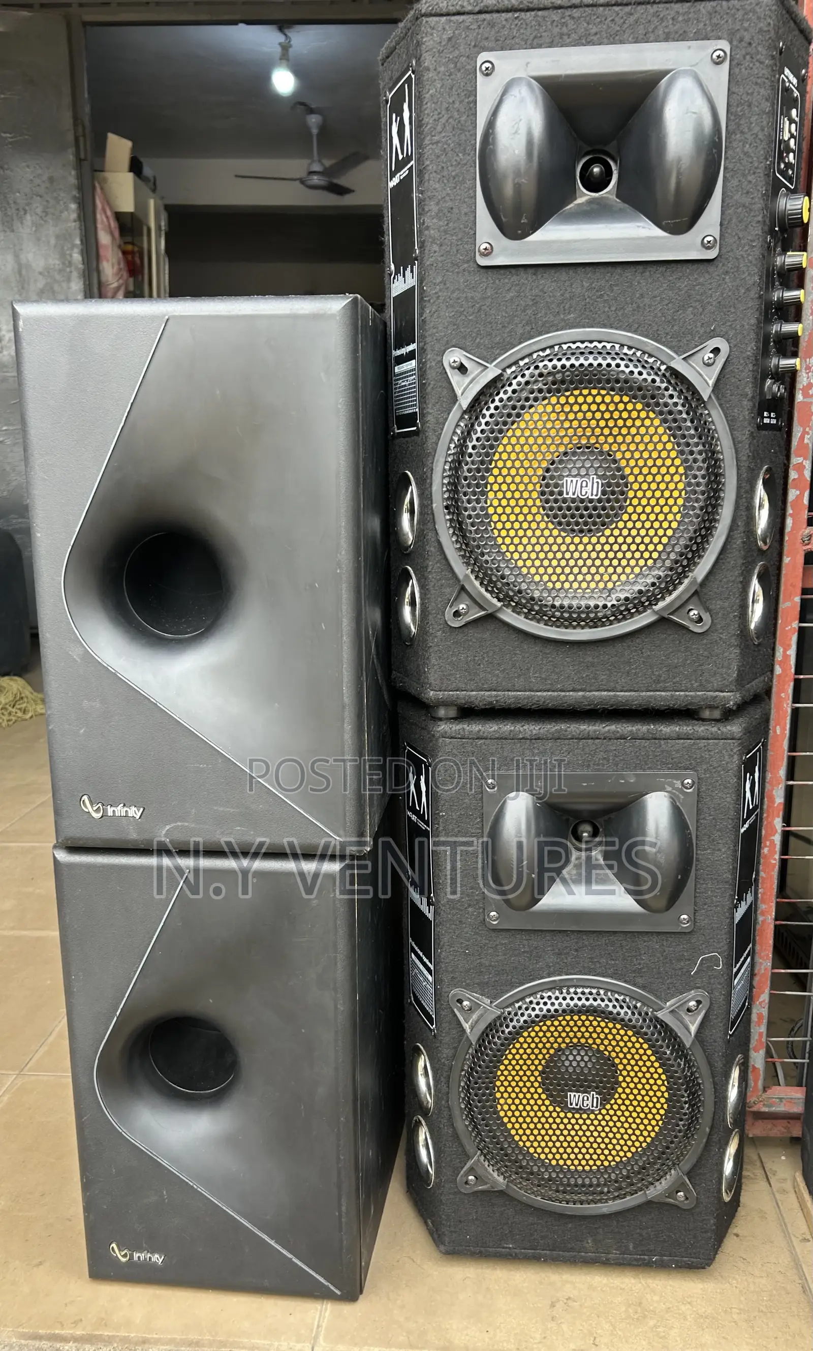 2 Sound Speakers With 2 Sub Woofers