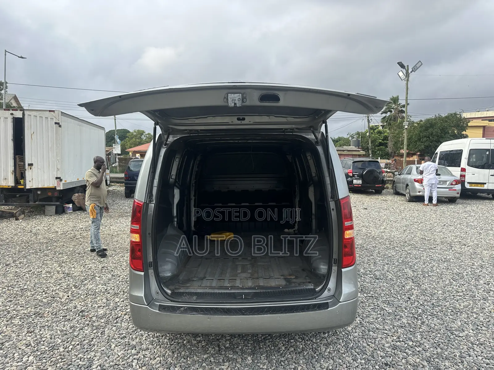 Hyundai H200 2013 Gray