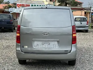 Hyundai H200 2013 Gray