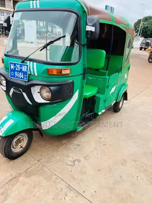 Bajaj RE 2025 Green
