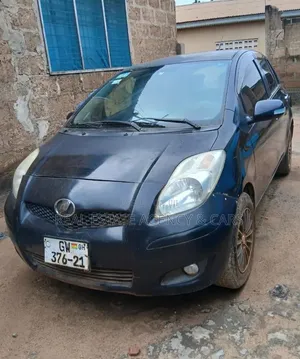 Toyota Vitz 2010 Black