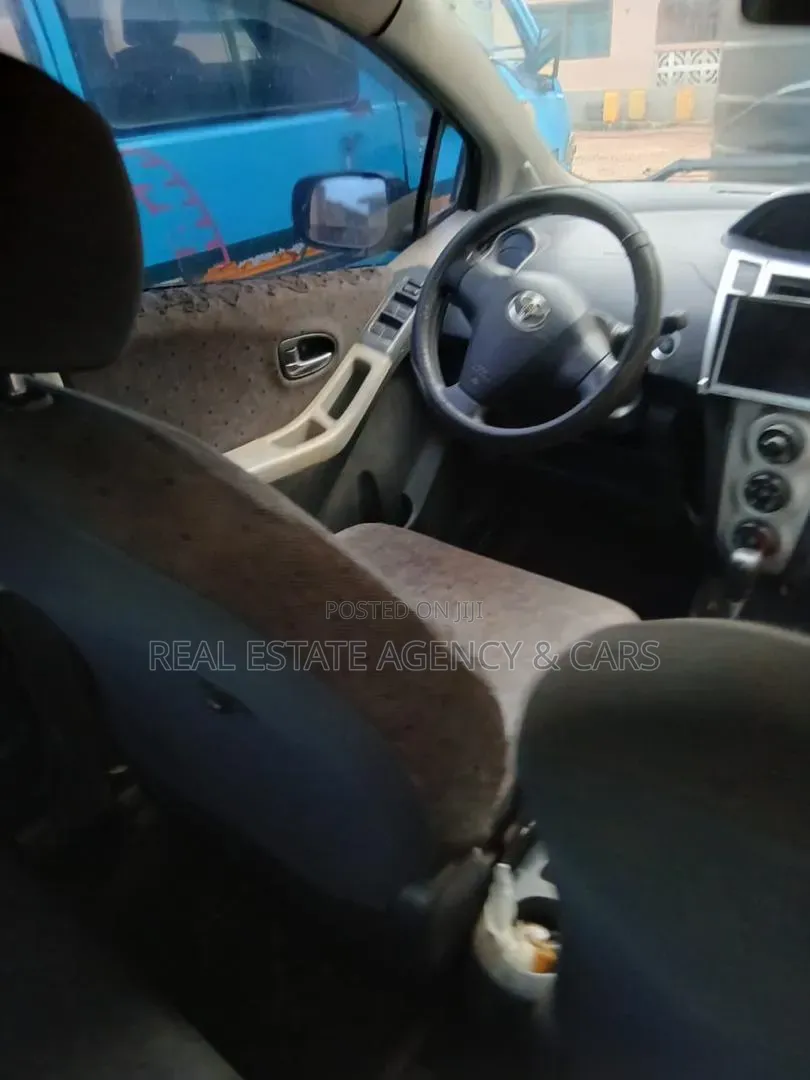 Toyota Vitz 2010 Black