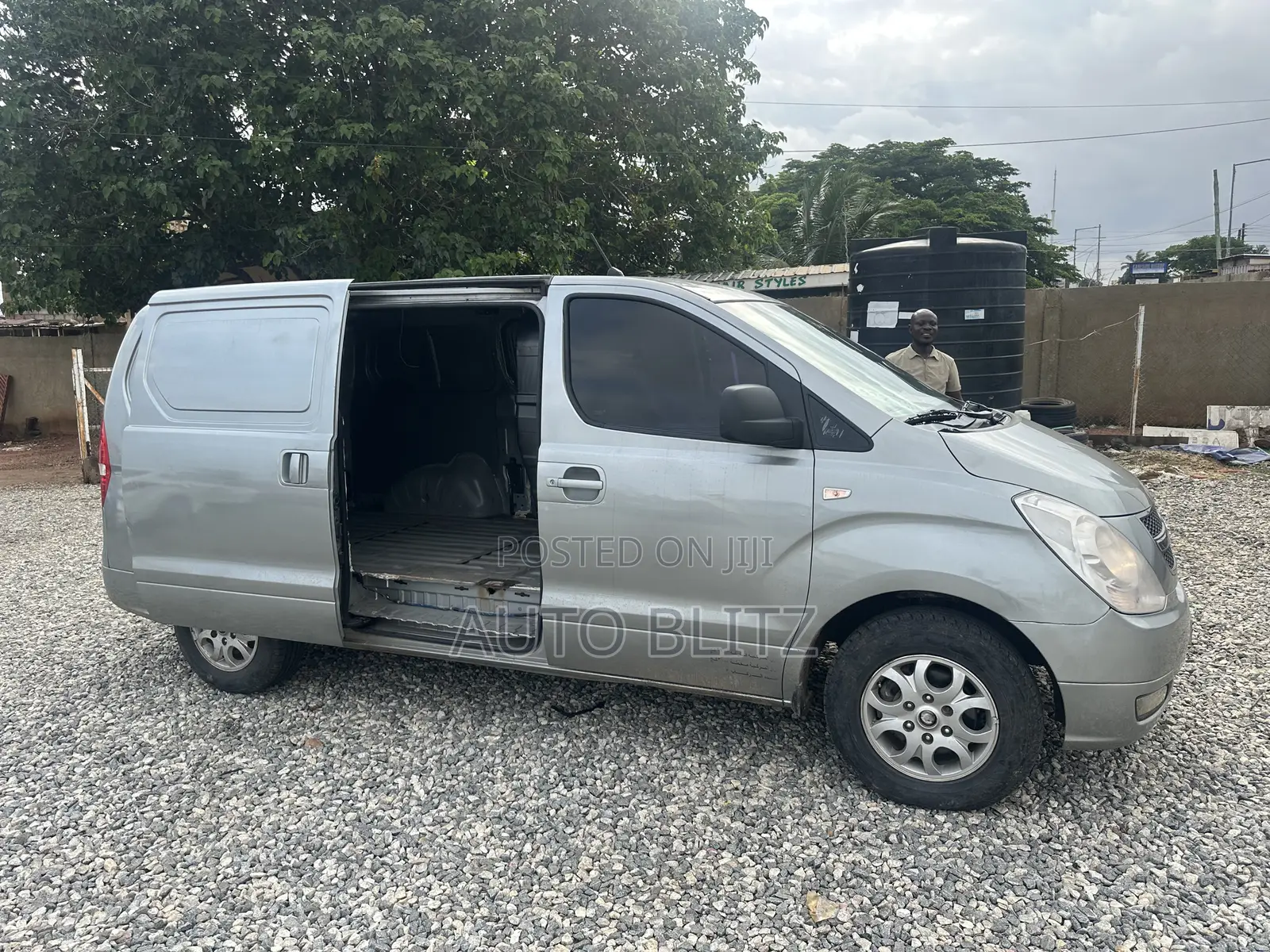Hyundai H200 2013 Gray