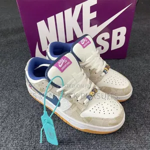 Nike Dunk Low Sneakers