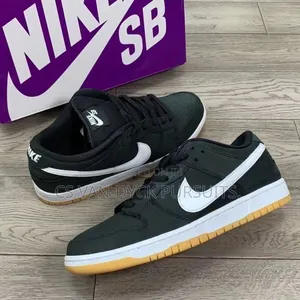 Nike Dunk Low Sneakers