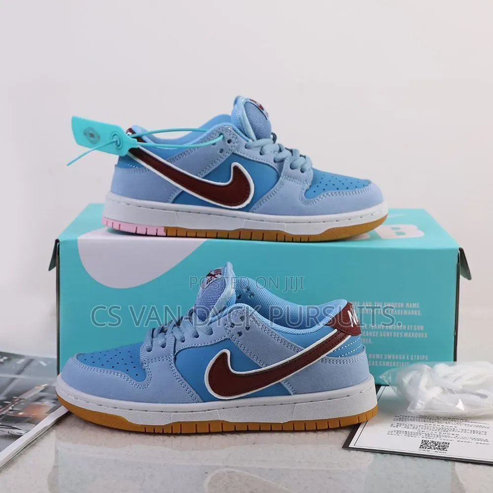 Nike Dunk Low Sneakers