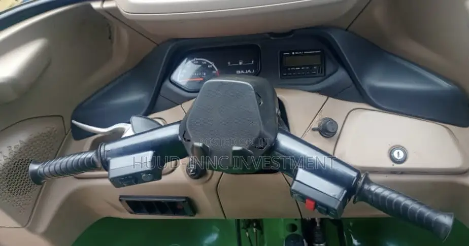Bajaj RE 2025 Green