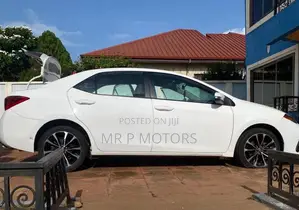 Toyota Corolla SE (1.8L 4cyl 6M) 2019 White