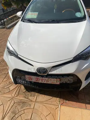 Toyota Corolla SE (1.8L 4cyl 6M) 2019 White