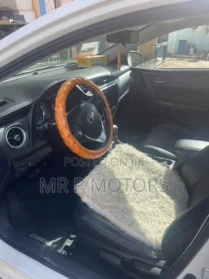 Toyota Corolla SE (1.8L 4cyl 6M) 2019 White