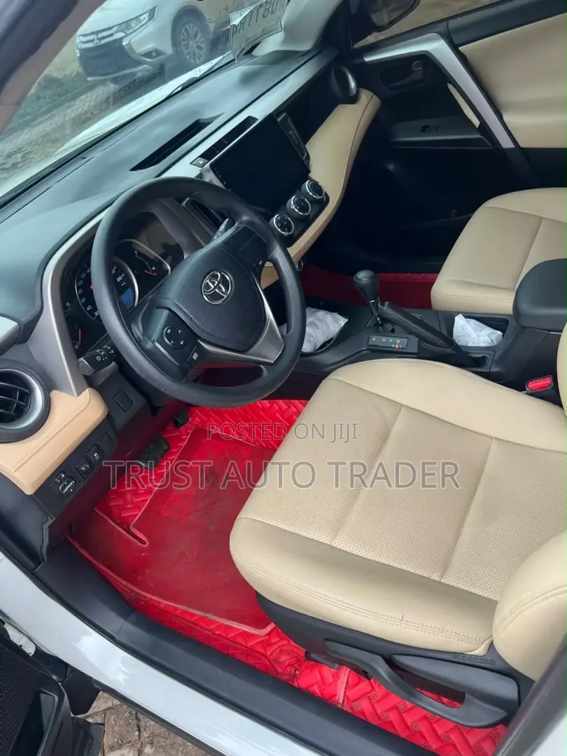 Toyota RAV4 2018 White