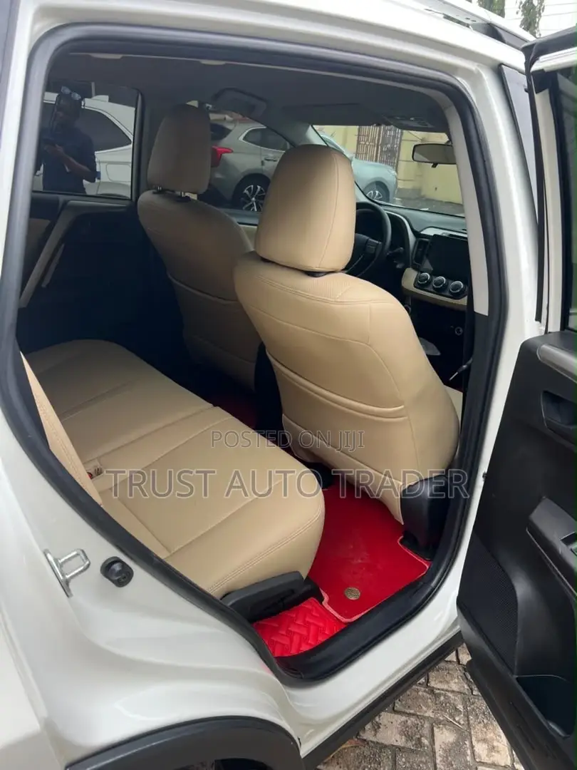 Toyota RAV4 2018 White
