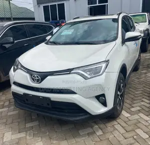 Toyota RAV4 2017 White
