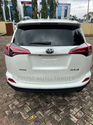Toyota RAV4 2018 White