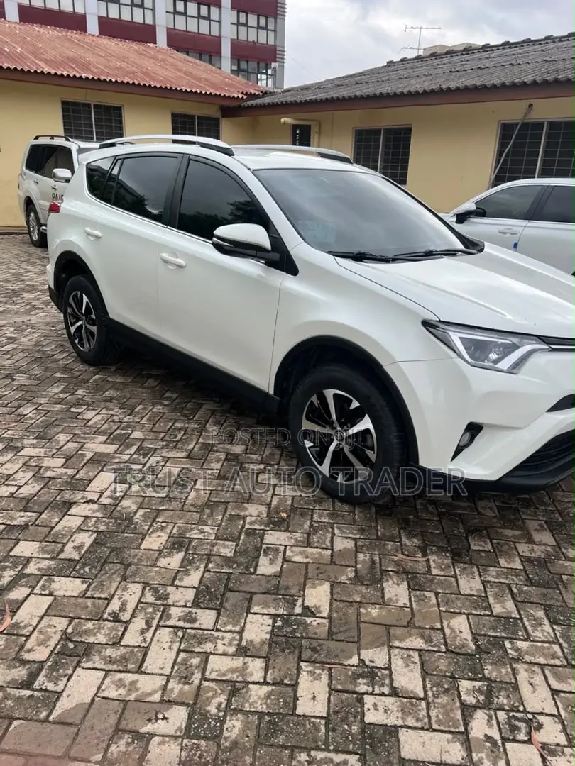 Toyota RAV4 2018 White