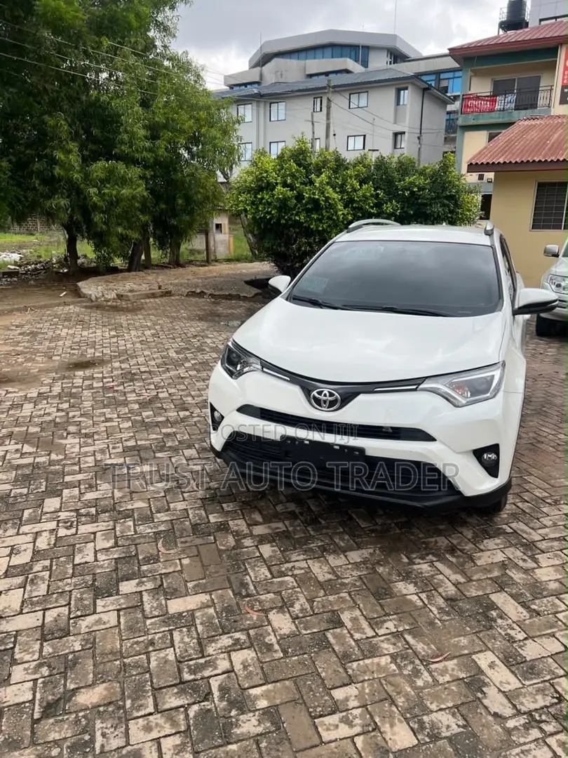 Toyota RAV4 2018 White