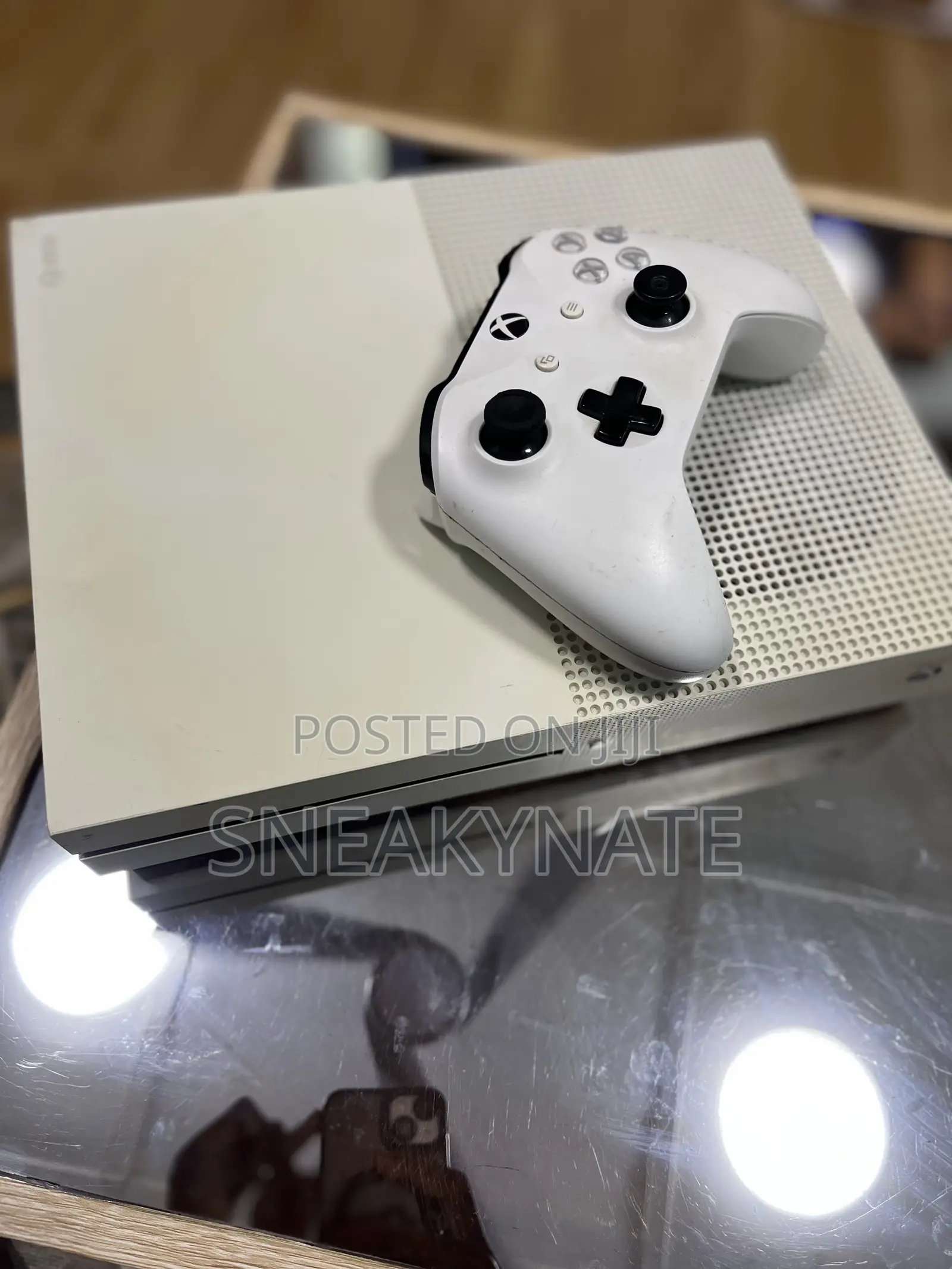 Microsoft Xbox One S . One Controller. 17 Games Installed