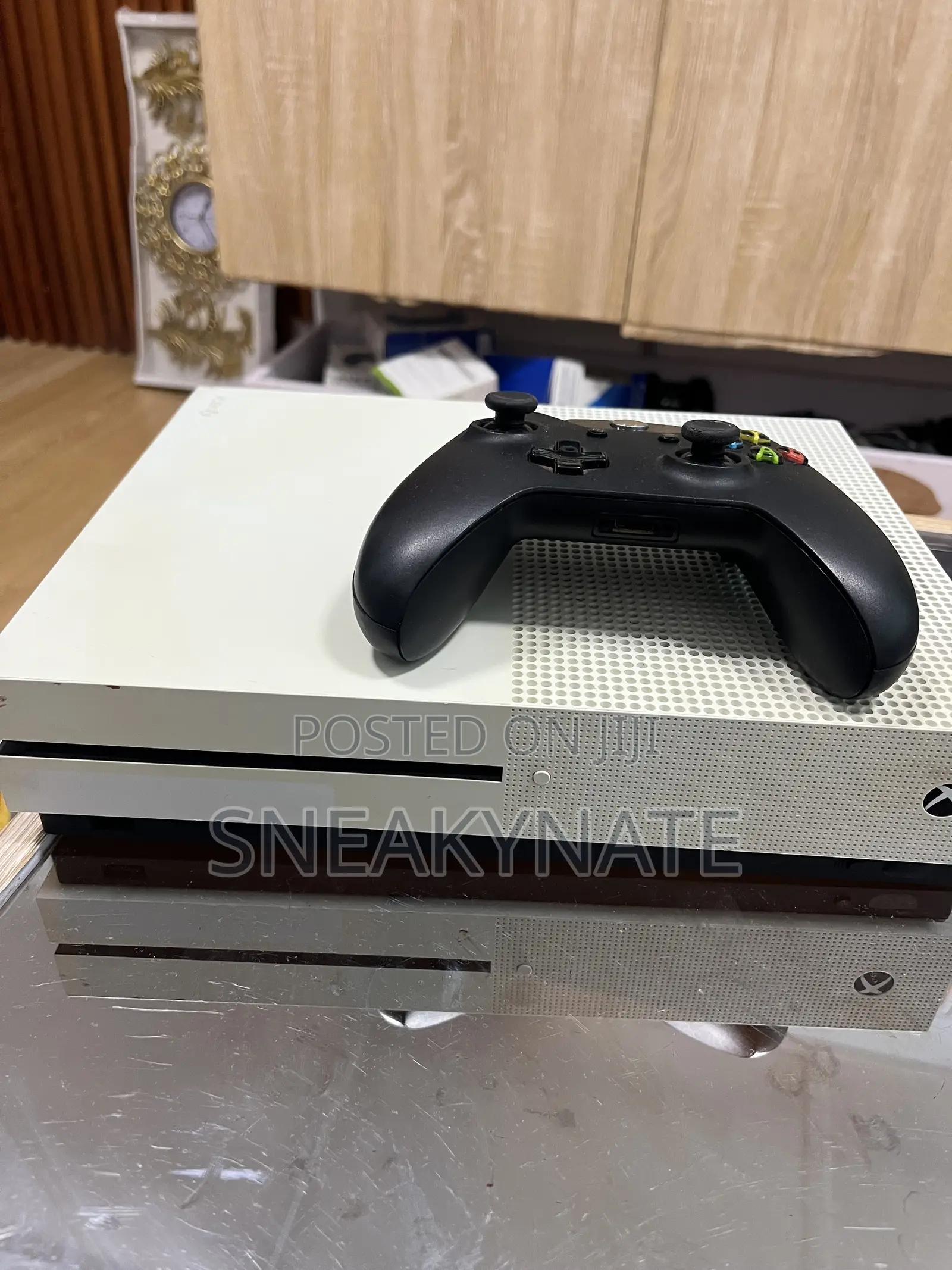Microsoft Xbox One S . One Controller. 17 Games Installed
