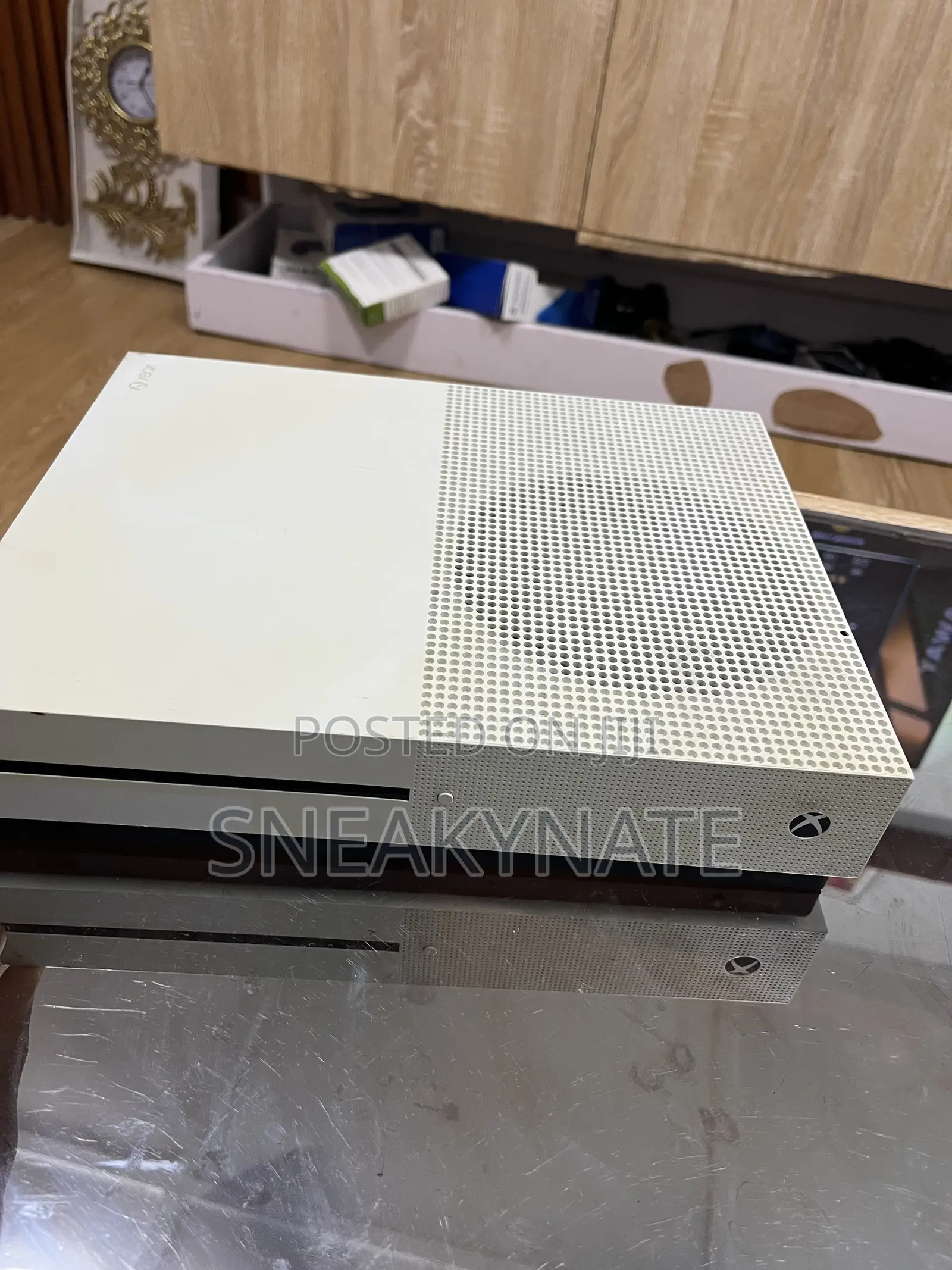Microsoft Xbox One S . One Controller. 17 Games Installed