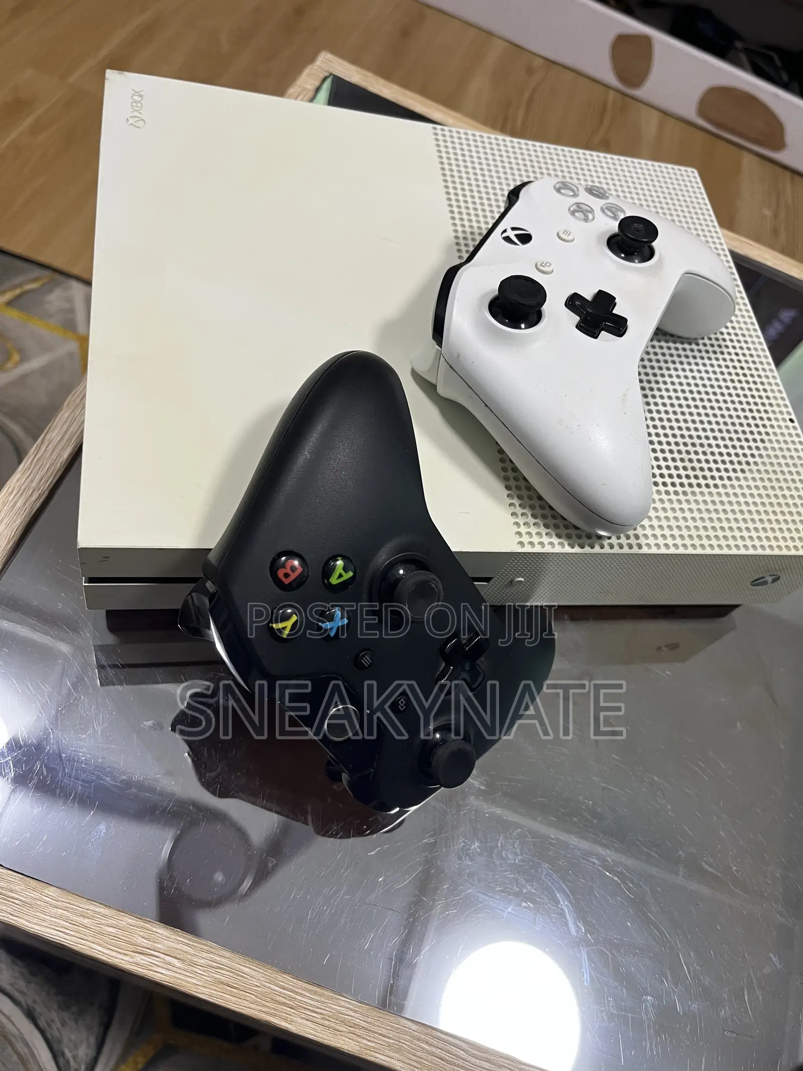 Microsoft Xbox One S . One Controller. 17 Games Installed