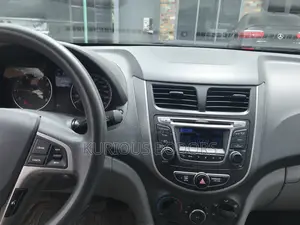 Hyundai Accent SE Sedan 2016 White
