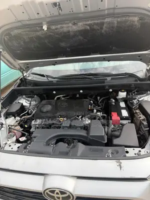 Toyota RAV4 XLE 2022 Silver