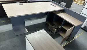 Office Table (9d31)