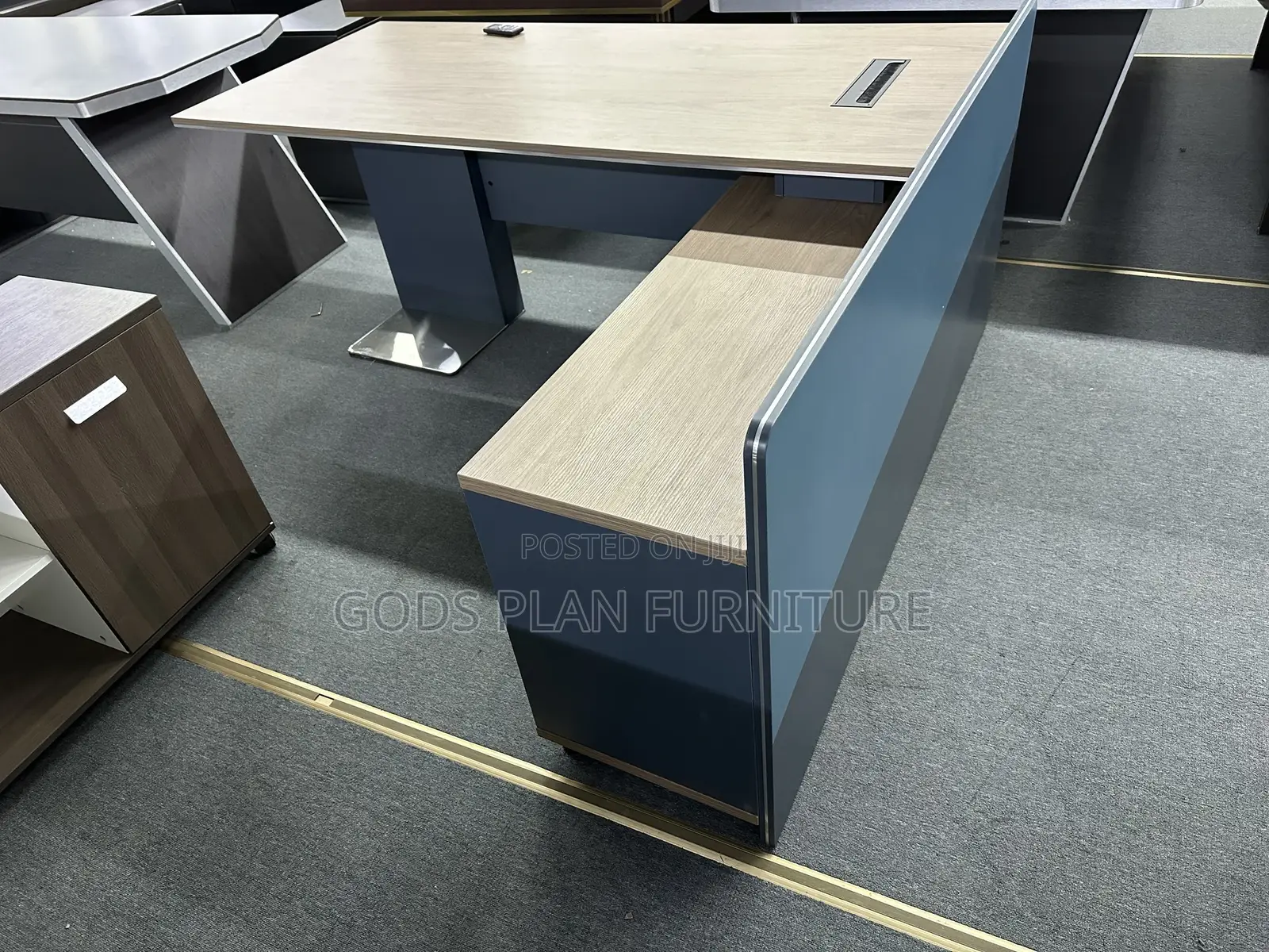 Office Table (9d31)