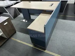 Office Table (9d31)