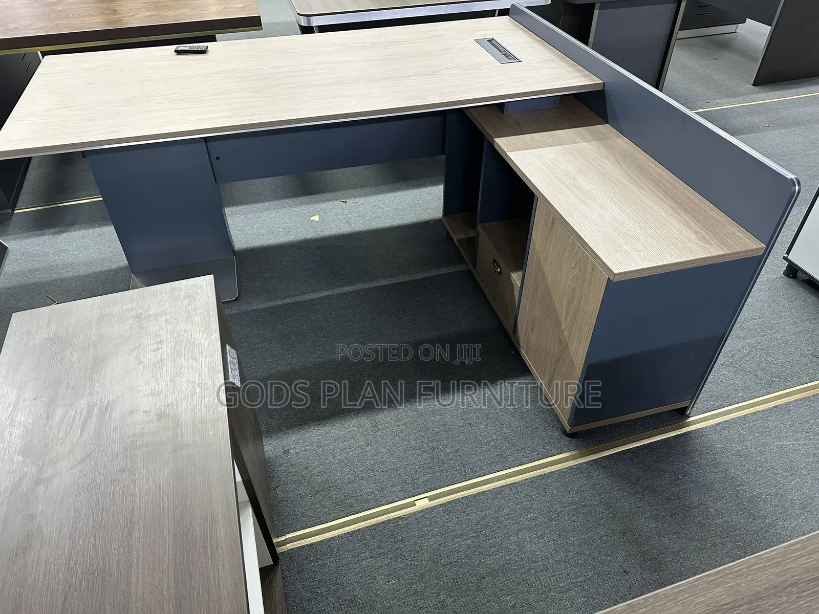 Office Table (9d31)