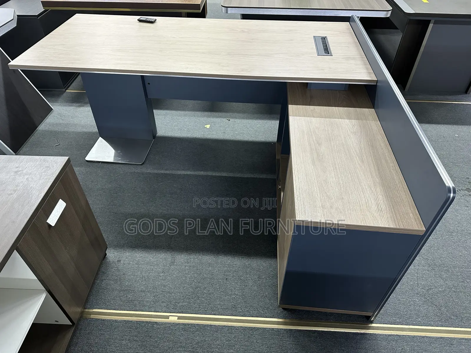 Office Table (9d31)