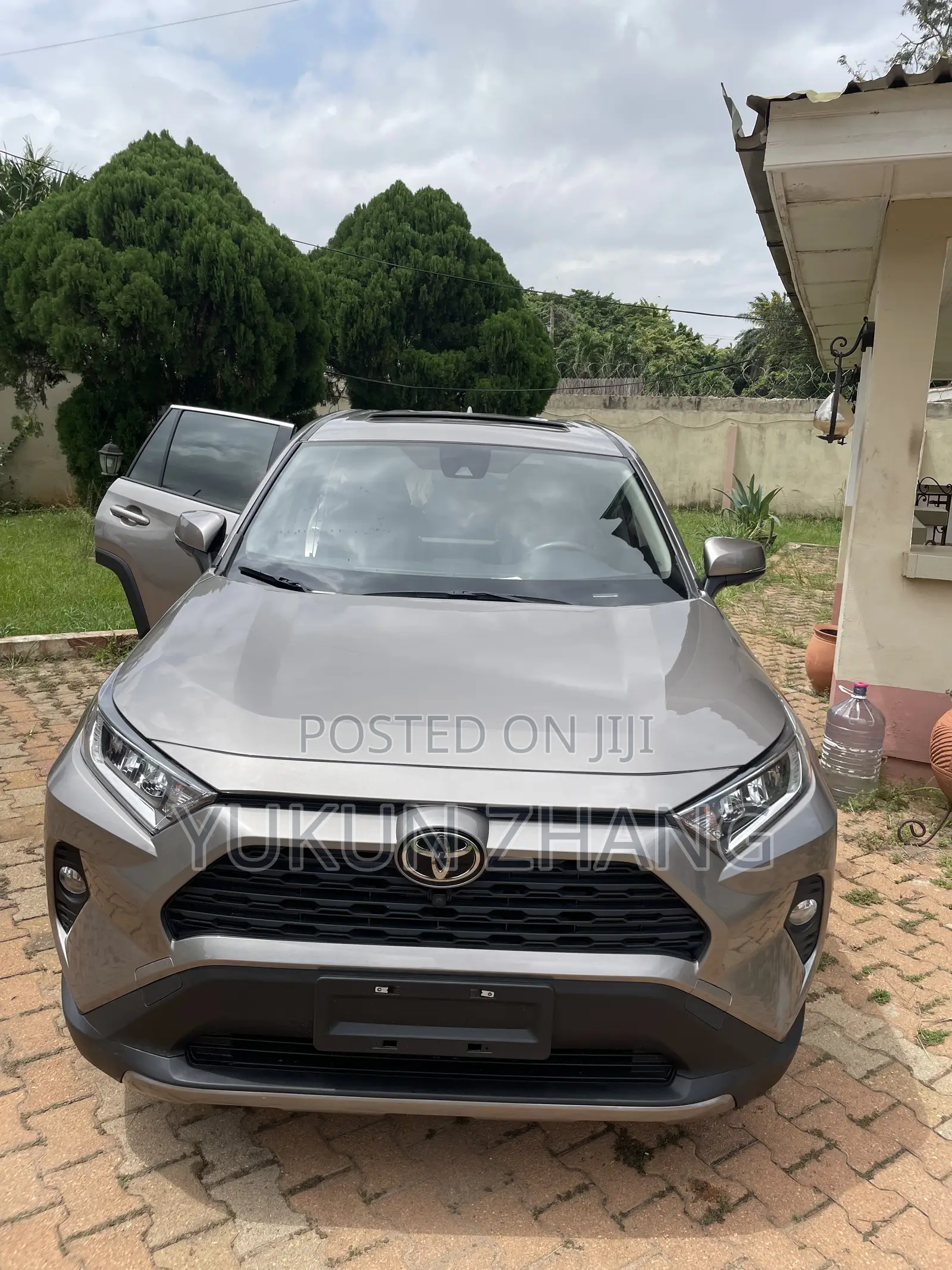 Toyota RAV4 2021 Gray