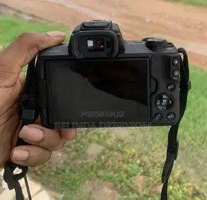 . Canon Eos M50 Camera With 15-45mm Lens, Box Accessories
