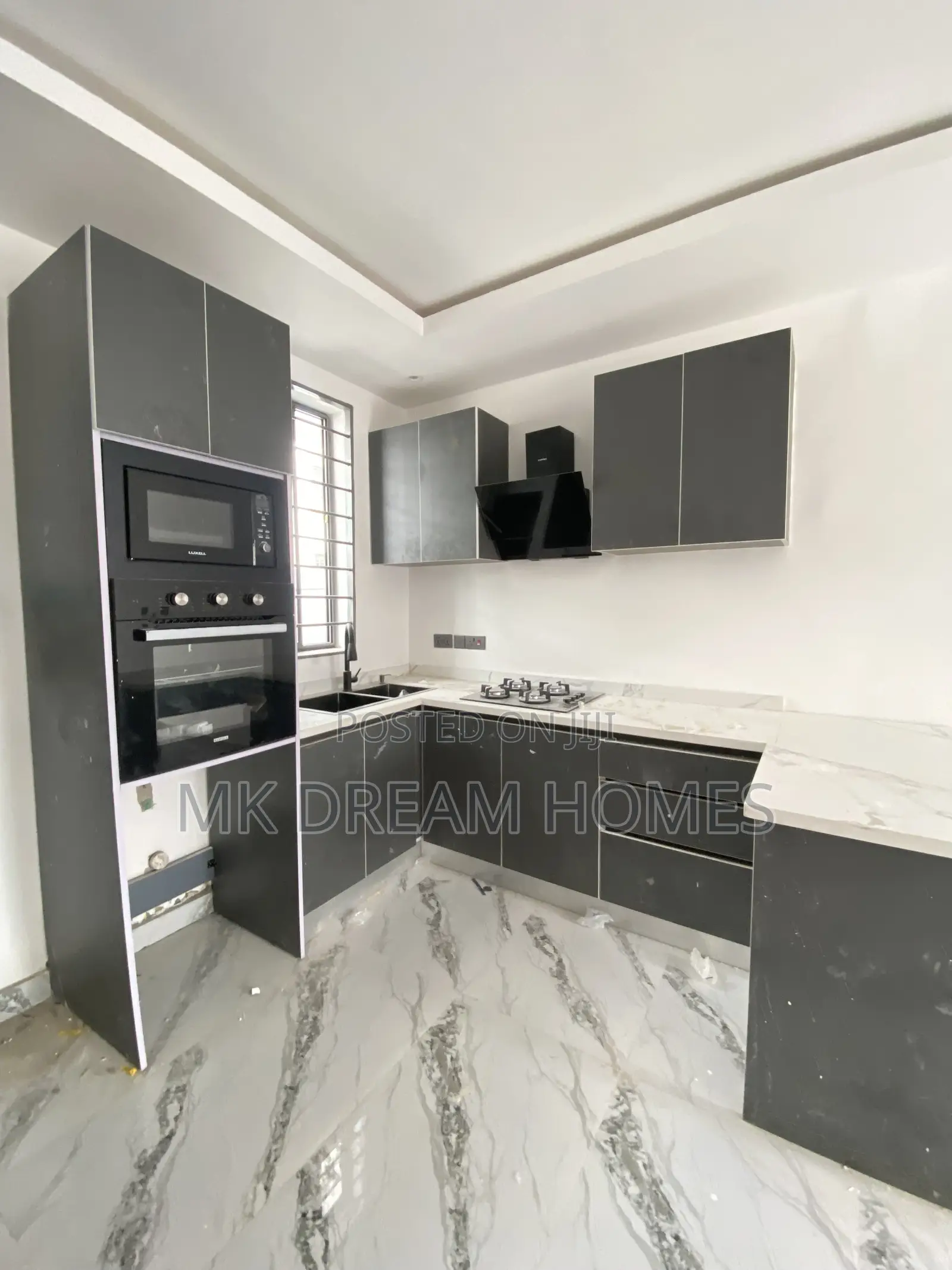 2bdrm House in School Junction for sale