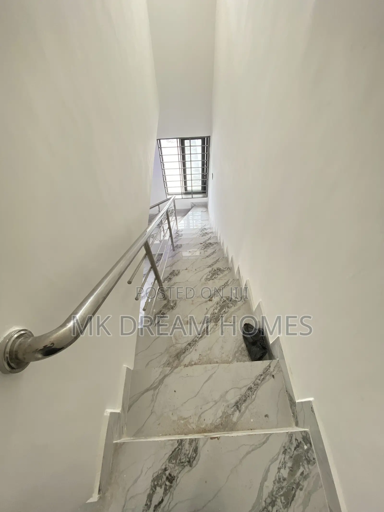 2bdrm House in School Junction for sale