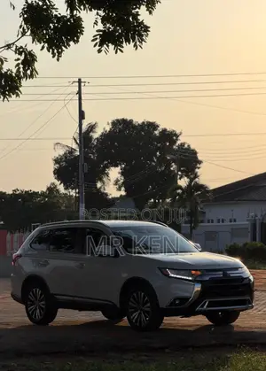 Mitsubishi Outlander SEL FWD 2020 White