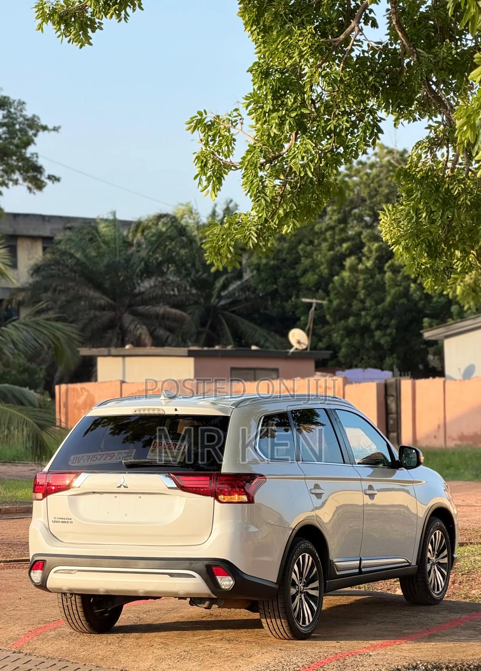 Mitsubishi Outlander SEL FWD 2020 White