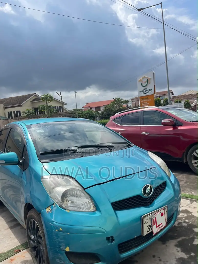Toyota Vitz 1.0 FWD 5dr 2010 Blue
