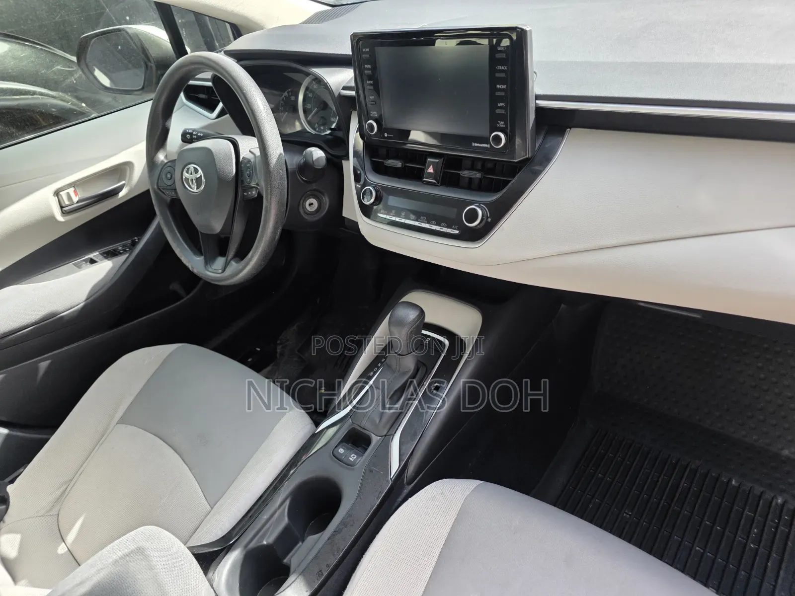 Toyota Corolla 2022 Silver
