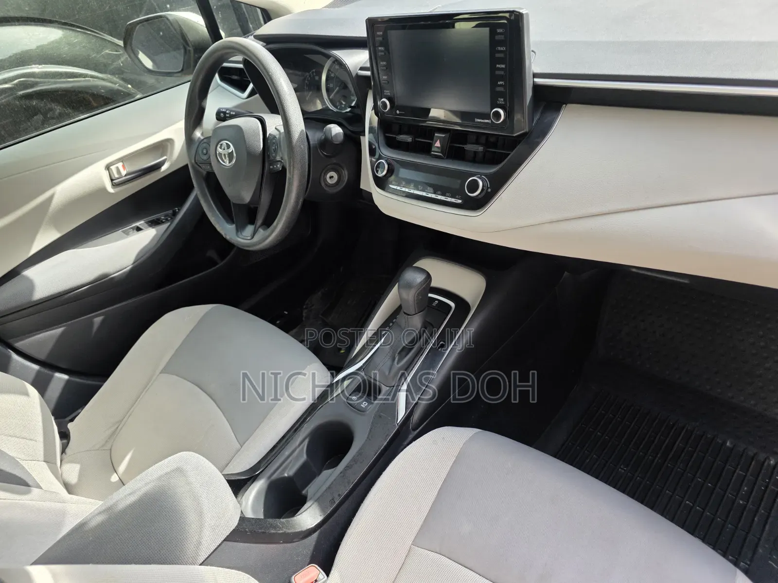 Toyota Corolla 2022 Silver