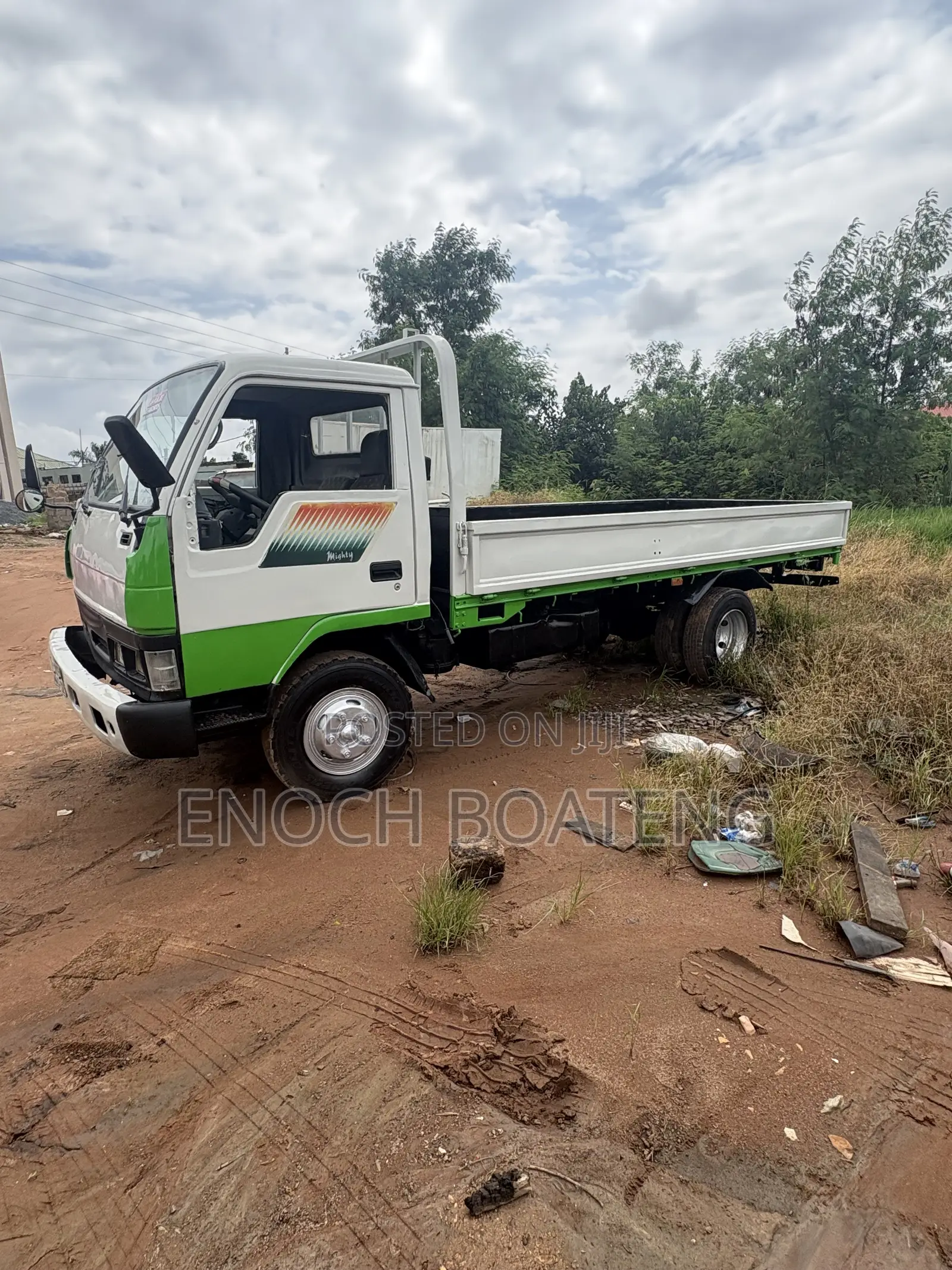 Hyundai Mighty 2000 White
