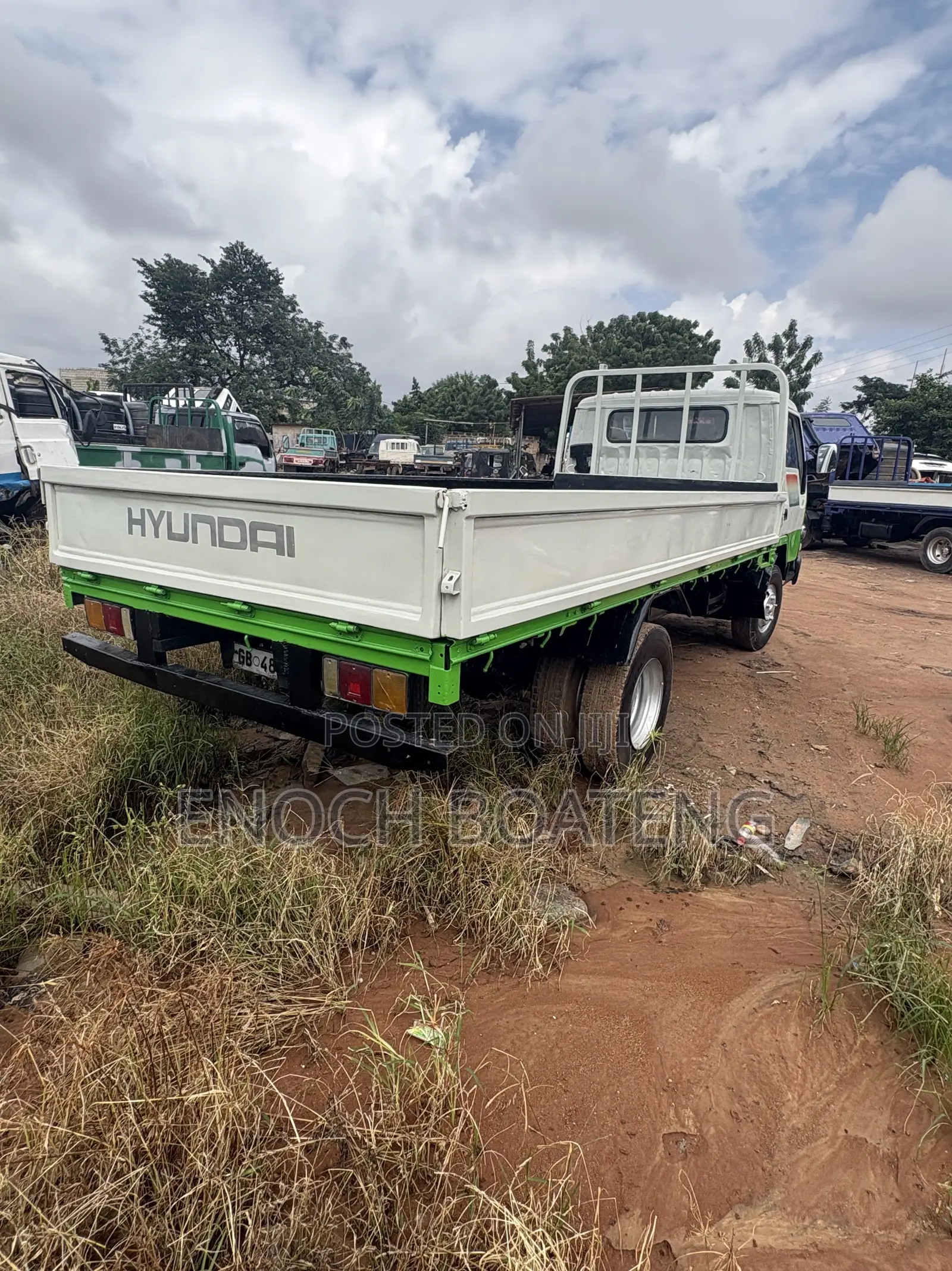 Hyundai Mighty 2000 White