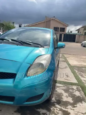 Toyota Vitz 1.0 FWD 5dr 2010 Blue