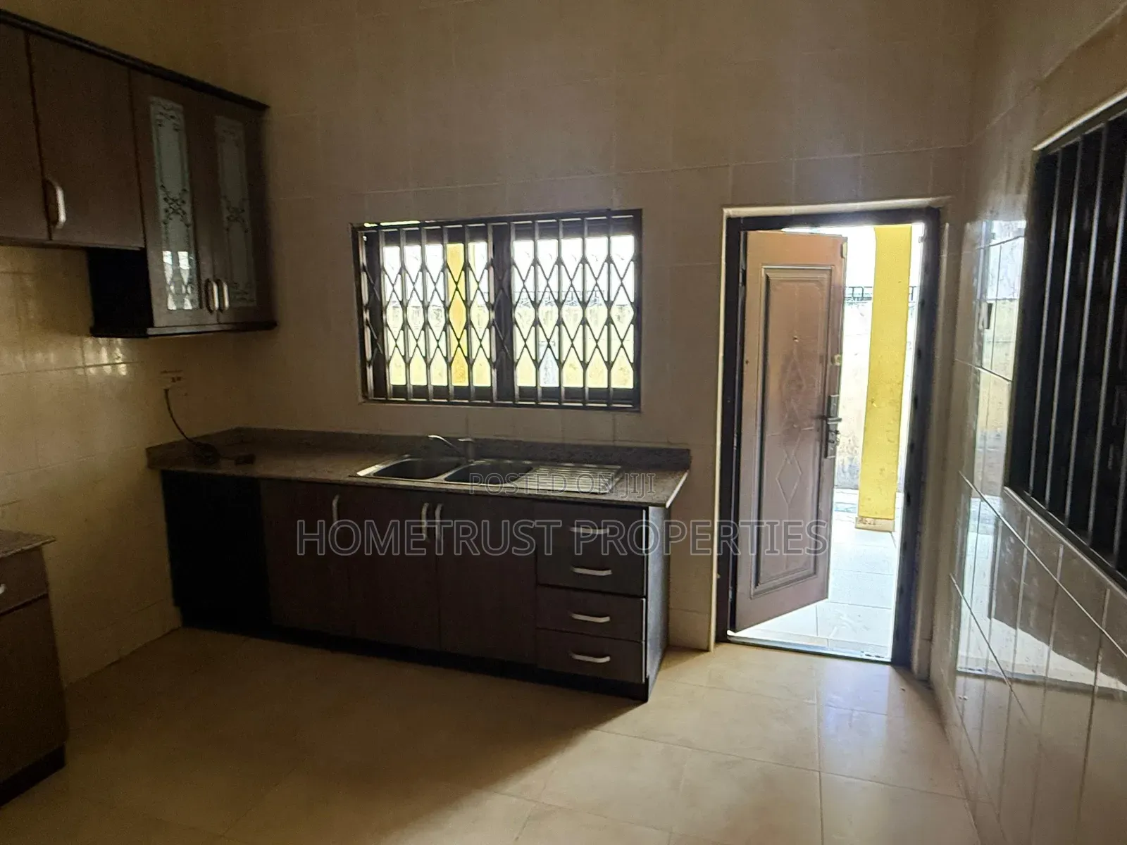3bdrm Apartment in Taifa, Polyclinic for rent