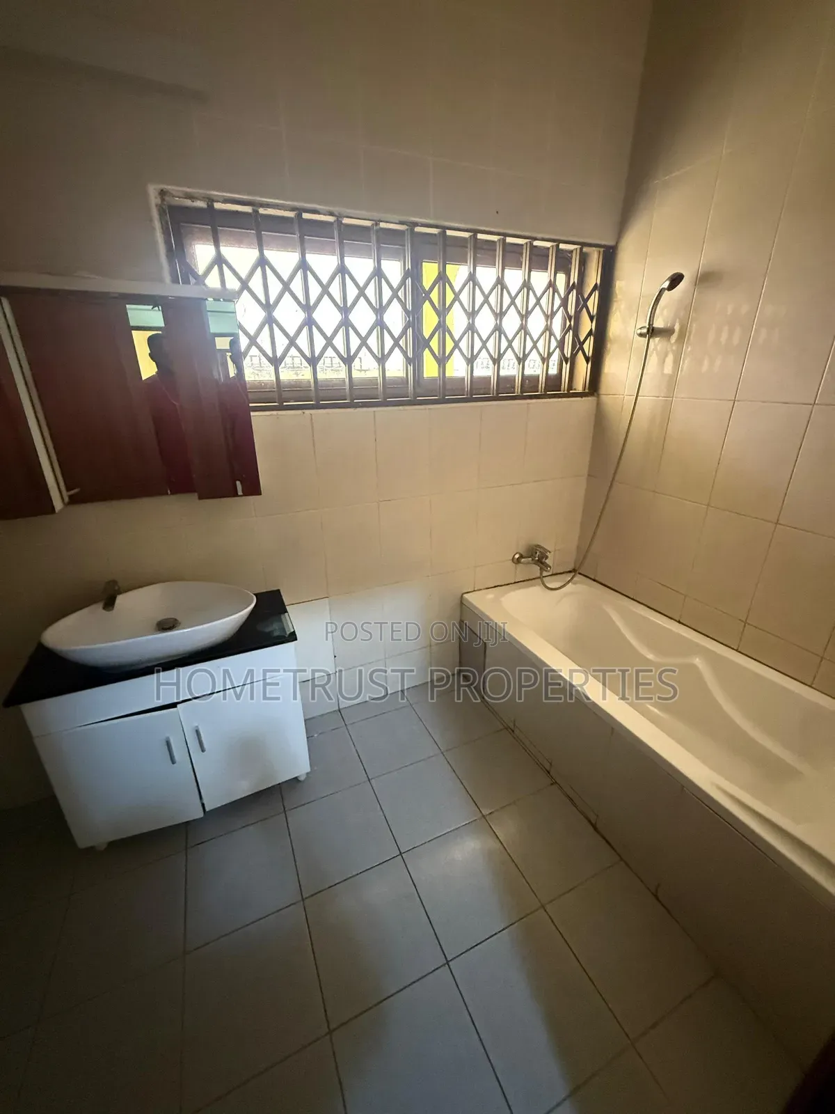 3bdrm Apartment in Taifa, Polyclinic for rent