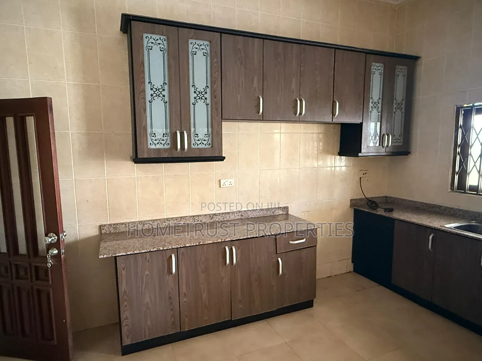 3bdrm Apartment in Taifa, Polyclinic for rent